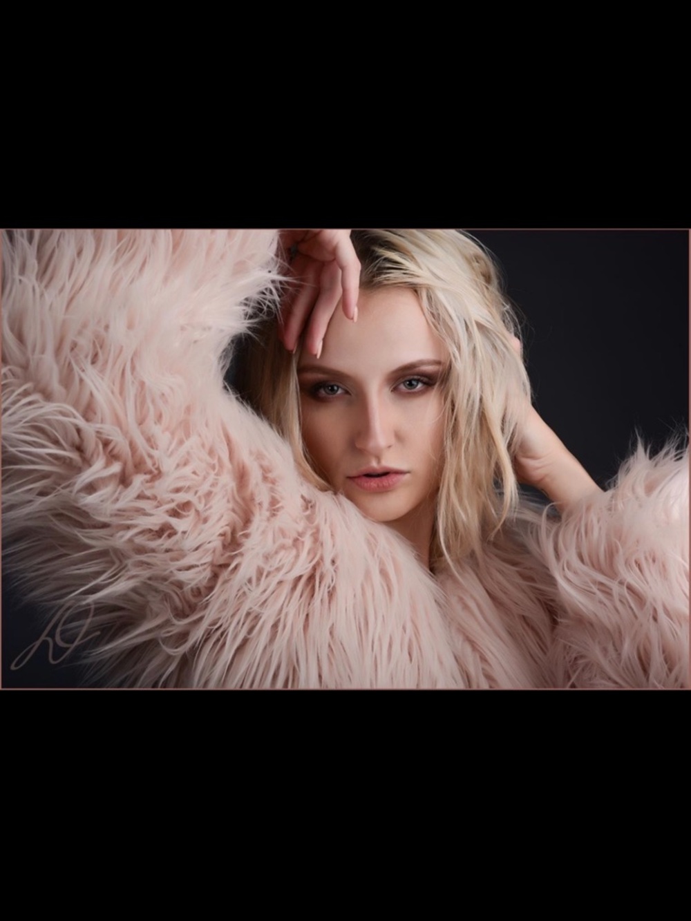 GBG Los Angeles Blush Faux Fur Crop Jacket